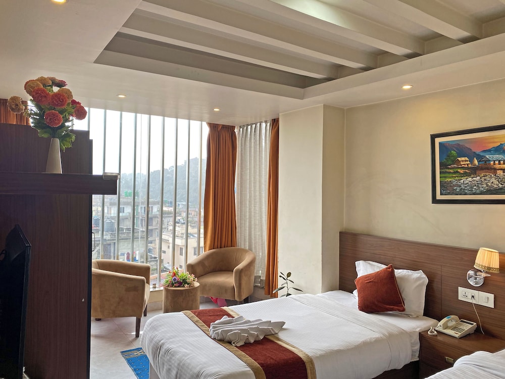 Hotel Tara Suites