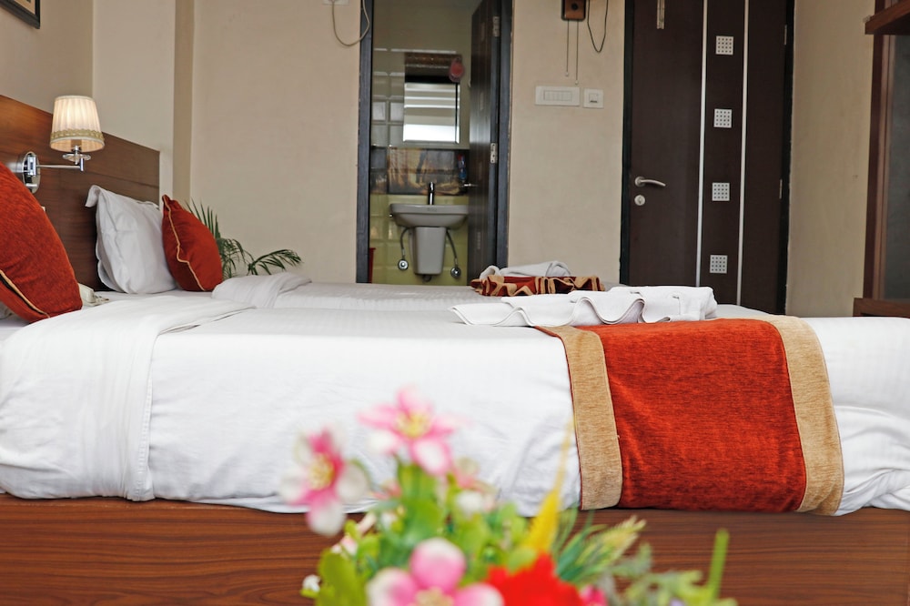Hotel Tara Suites