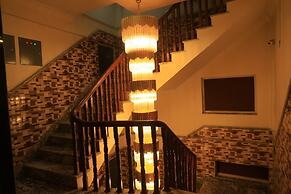 Hotel Tara Suites