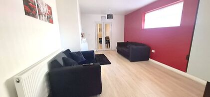 Spacious 3 Bed 2 Baths Free Wifi Central Location