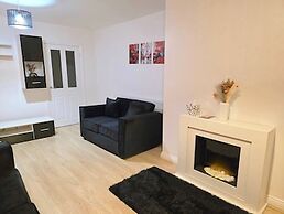 Spacious 3 Bed 2 Baths Free Wifi Central Location