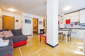 Bright Flat with Terrace near the Beach