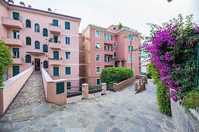 Bright Flat with Terrace near the Beach