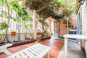 Bright Flat with Terrace near the Beach