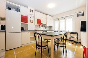 Bright Flat with Terrace near the Beach