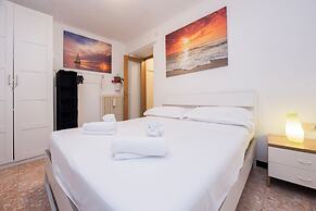 Bright Flat with Terrace near the Beach
