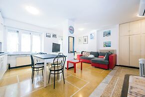 Bright Flat with Terrace near the Beach