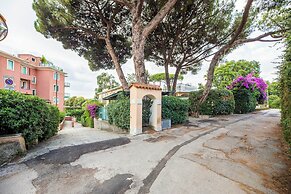 Bright Flat with Terrace near the Beach