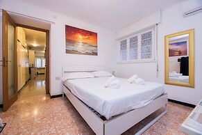 Bright Flat with Terrace near the Beach