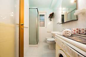 Bright Flat with Terrace near the Beach