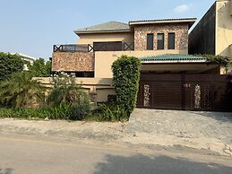 Sundas Lodge