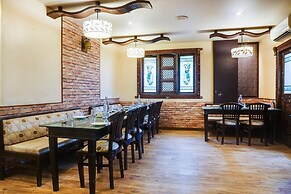 Super Townhouse Oak Prabhat Road