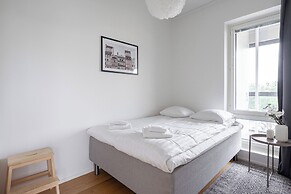 Modern 2BR Apartment with Sauna & Large Balcony