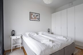 Modern 2BR Apartment with Sauna & Large Balcony