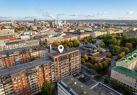 Modern 2BR Apartment with Sauna & Large Balcony