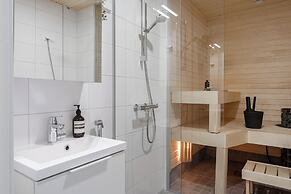 Modern 2BR Apartment with Sauna & Large Balcony