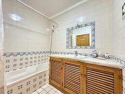 Monte Gordo Vila Verde by Homing