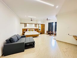 Shambhavi Hotel & Convention Centre