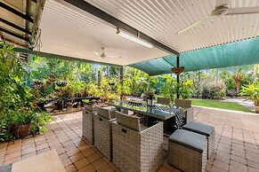 Nature s Nest Pool SPA Outdoor Kitchen Dining
