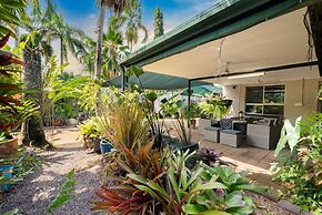 Nature s Nest Pool SPA Outdoor Kitchen Dining
