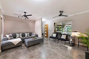 Nature s Nest Pool SPA Outdoor Kitchen Dining