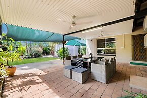 Nature s Nest Pool SPA Outdoor Kitchen Dining