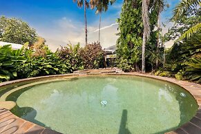 Nature s Nest Pool SPA Outdoor Kitchen Dining