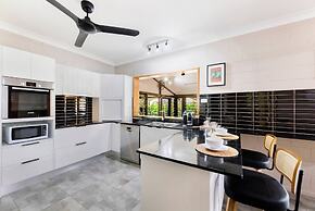Nature s Nest Pool SPA Outdoor Kitchen Dining