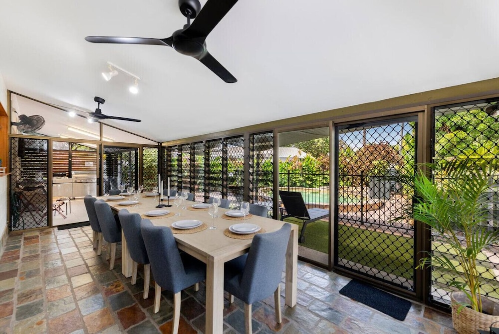 Nature s Nest Pool SPA Outdoor Kitchen Dining