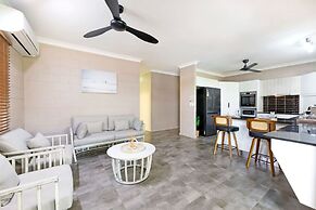 Nature s Nest Pool SPA Outdoor Kitchen Dining