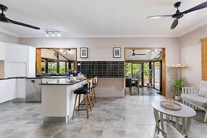 Nature s Nest Pool SPA Outdoor Kitchen Dining