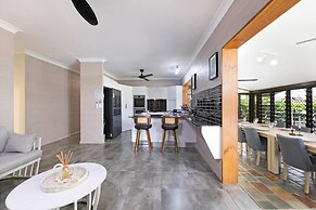 Nature s Nest Pool SPA Outdoor Kitchen Dining