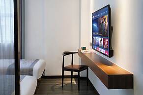 CANTON ISLE HOTEL