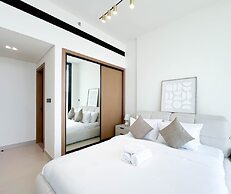 Luxury & Comfort 1B at Binghatti Amber & Balcony