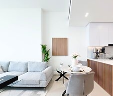 Luxury & Comfort 1B at Binghatti Amber & Balcony