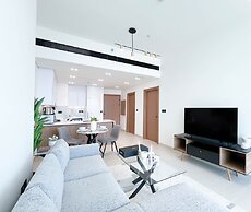 Luxury & Comfort 1B at Binghatti Amber & Balcony