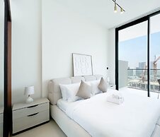Luxury & Comfort 1B at Binghatti Amber & Balcony