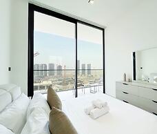 Luxury & Comfort 1B at Binghatti Amber & Balcony