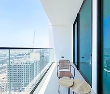 Luxury & Comfort 1B at Binghatti Amber & Balcony