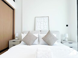 Luxury & Comfort 1B at Binghatti Amber & Balcony