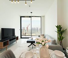 Luxury & Comfort 1B at Binghatti Amber & Balcony