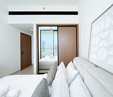 Luxury & Comfort 1B at Binghatti Amber & Balcony