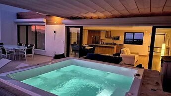 Luxury Beach Penthouse Jacuzzi & Lagoon View