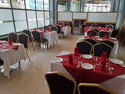 The Coconut Grill Hotel