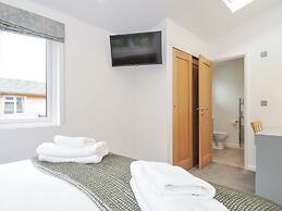 3 Meadow Retreat
