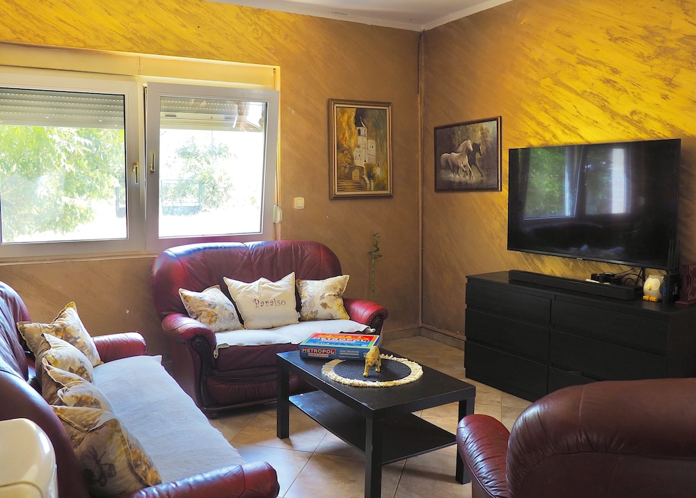 Villa Paraiso with Pool