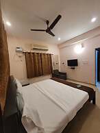 Five stones By Earth Hotel Vadapalani
