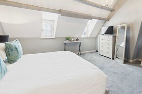 Host Stay Leading Lights