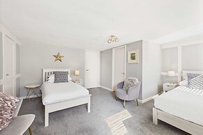 Host Stay Leading Lights
