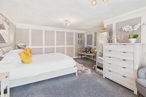Host Stay Leading Lights
